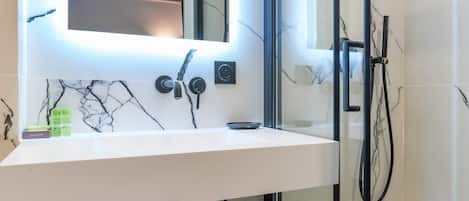Shower, hair dryer, towels, shampoo