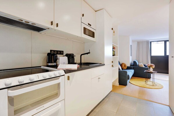 Fridge, microwave, oven, stovetop