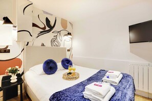 1 bedroom, desk, iron/ironing board, WiFi