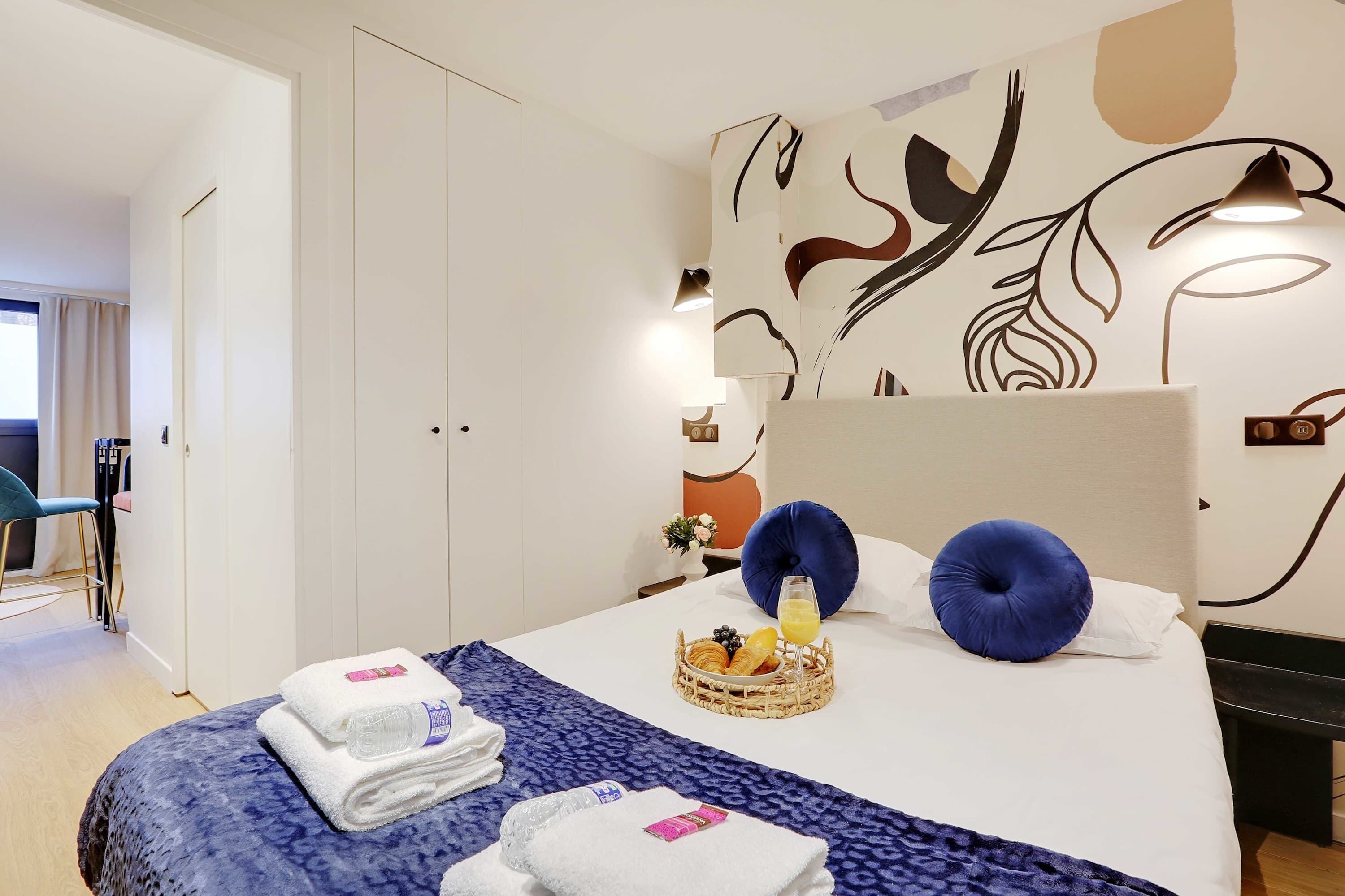 1 bedroom, desk, iron/ironing board, WiFi