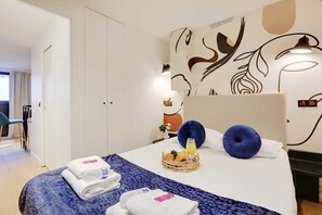 1 chambre, bureau, fer et planche à repasser, Wi-Fi