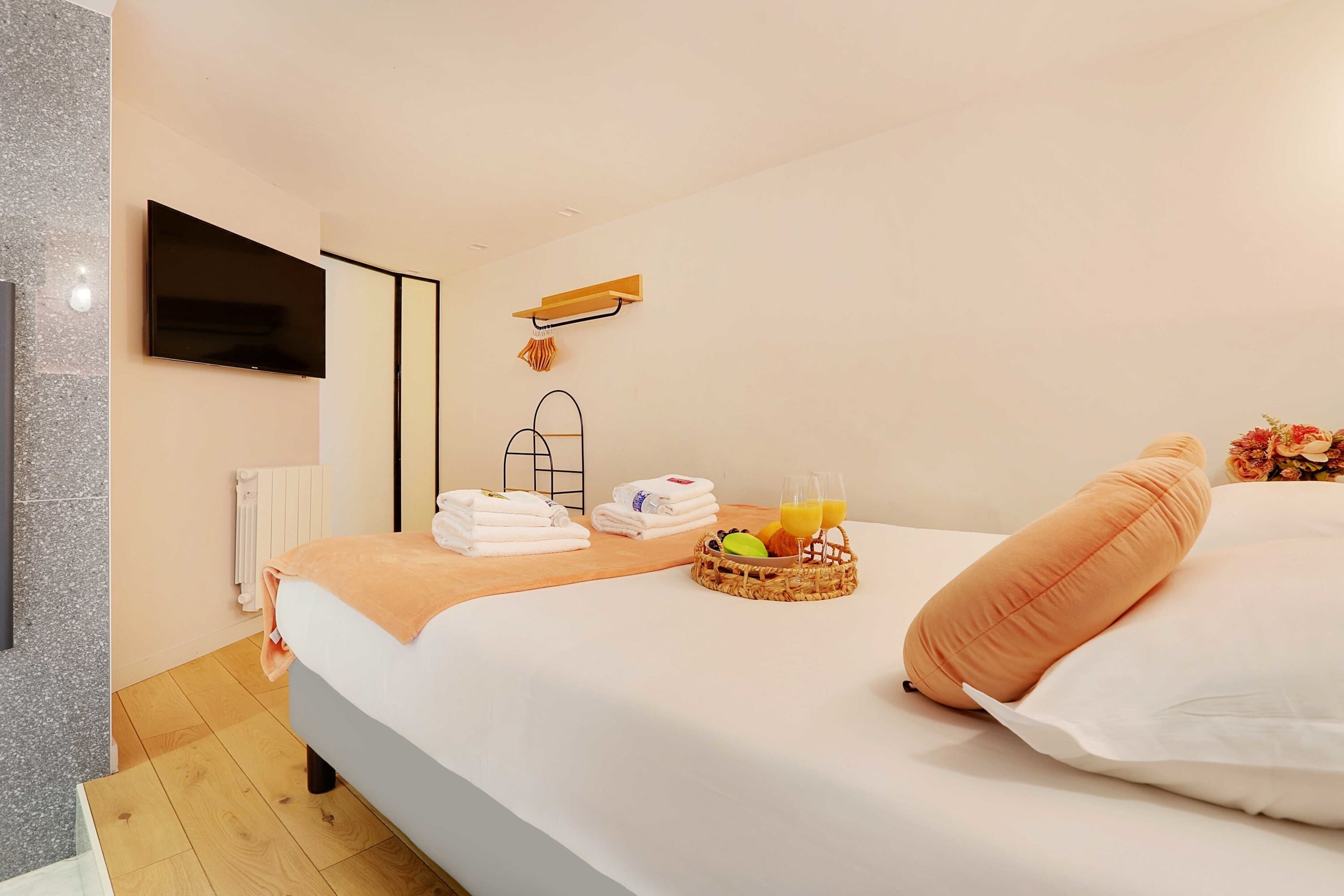 2 habitaciones, escritorio, tabla de planchar con plancha y wifi 