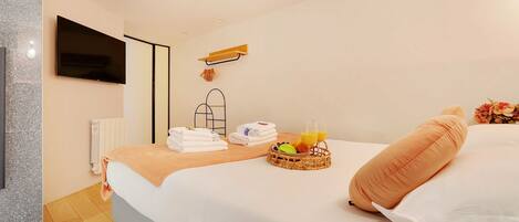 2 habitaciones, escritorio, tabla de planchar con plancha y wifi