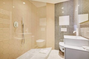 Shower, hair dryer, towels, shampoo