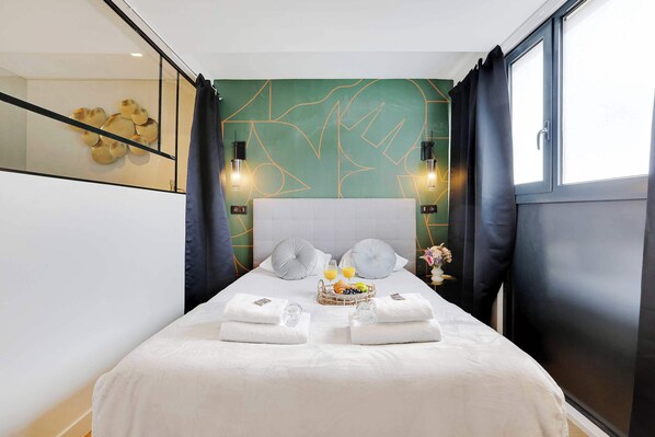 2 bedrooms, desk, iron/ironing board, WiFi