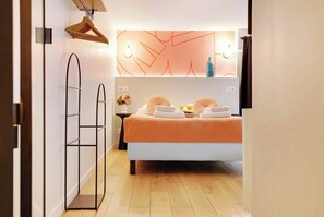 Unclassified image, 4 of 13, button - Modern Flat - 2BR/6P - Marais (Paris)