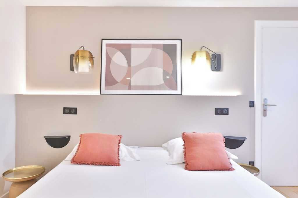 3 habitaciones, escritorio, tabla de planchar con plancha y wifi 