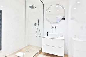 Shower, hair dryer, towels, shampoo