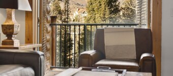 Mtn. Lodge Base Camp: Ski IN/OUT