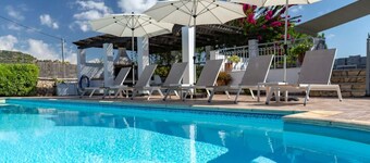 4 bed villa with large pool near Eglina Beach.