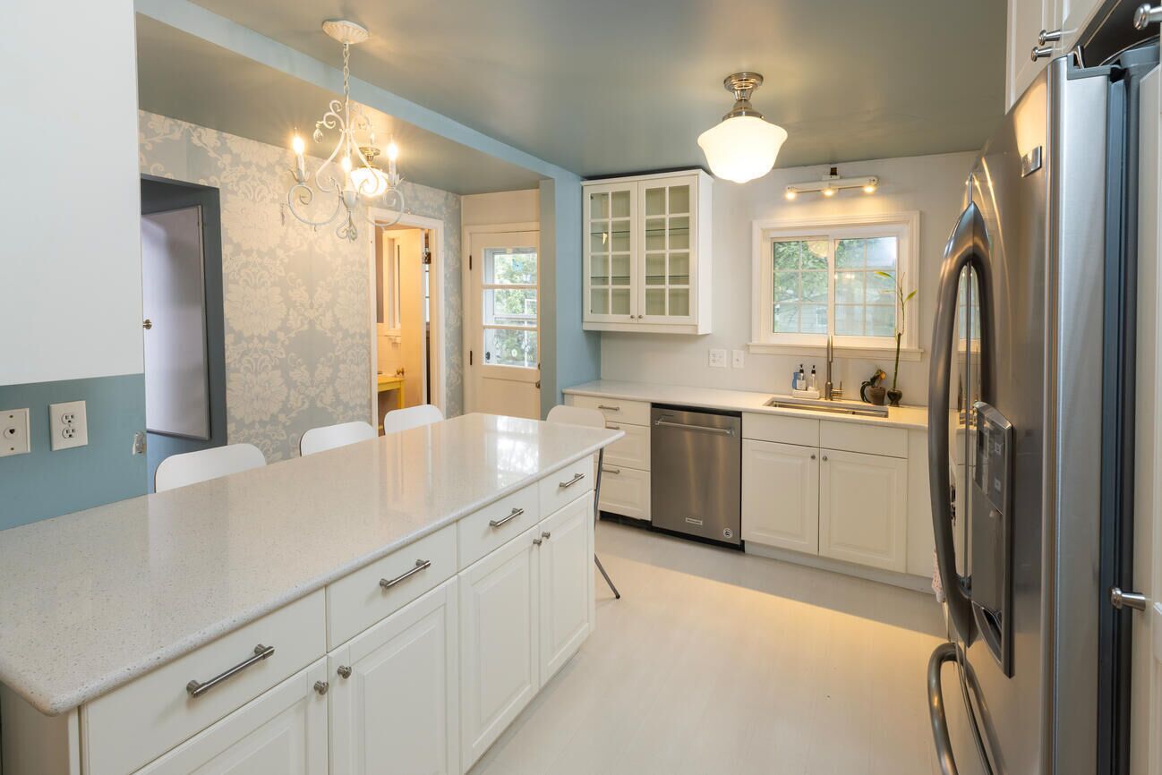 Darling cozy house for rental over the holidays! 