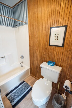 Bathroom - Cottage #6 Lake Life, 2 Bedroom Cottage (Lake City)