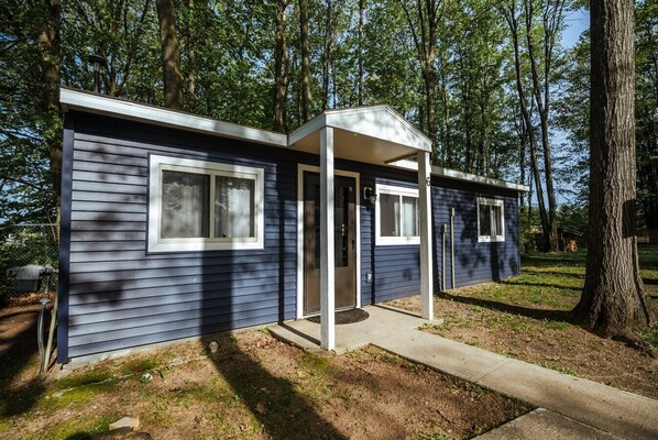 Exterior - Cottage #6 Lake Life, 2 Bedroom Cottage (Lake City)