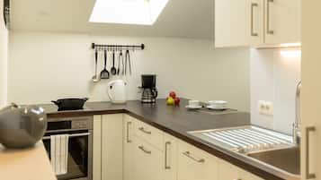 Frigorifero, piano cottura, lavastoviglie, macchina per tè/caffè