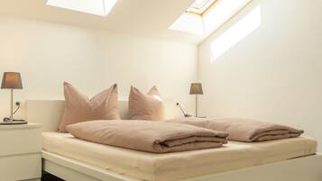 1 Schlafzimmer, Reisekinderbett, kostenloses WLAN, Bettwäsche