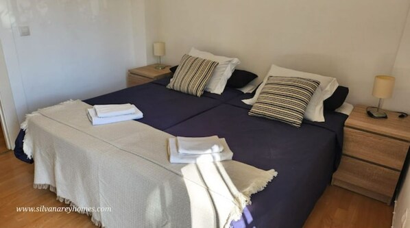 3 عدّة غرف نوم وواي فاي وملاءات أسرّة