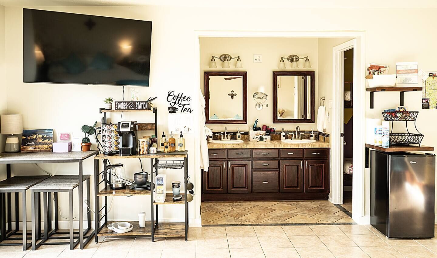 冷蔵庫、電子レンジ、オーブン、コンロ