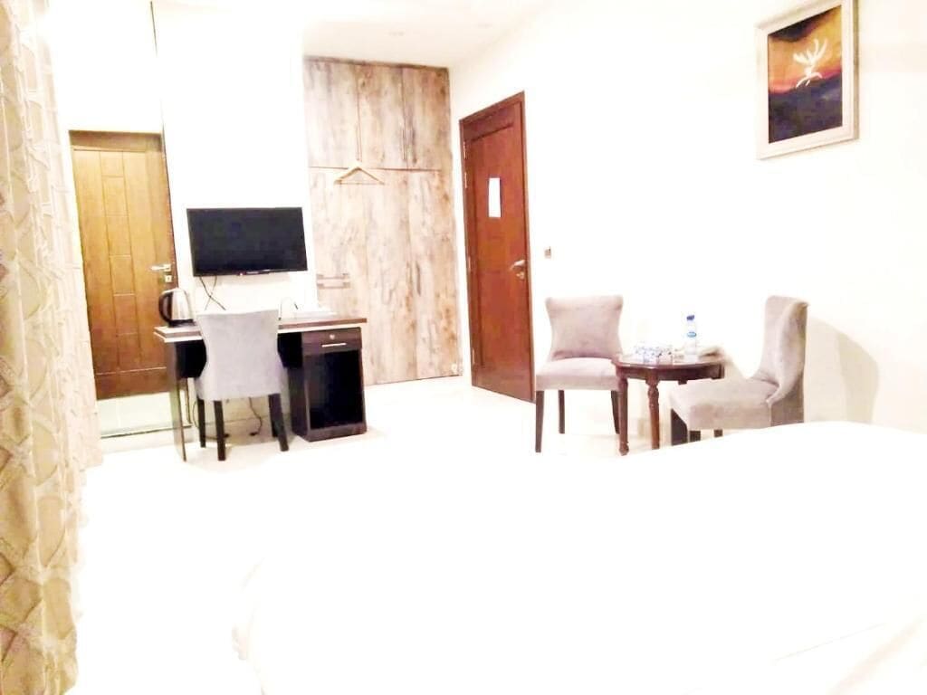 Desk, soundproofing, iron/ironing board, free WiFi