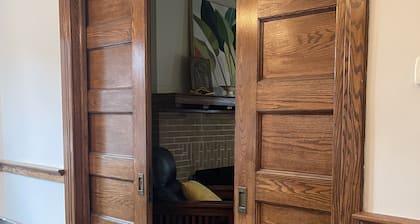 Grand manor in the heart of Albany. Walkable to eateries, grocery, and theatre.