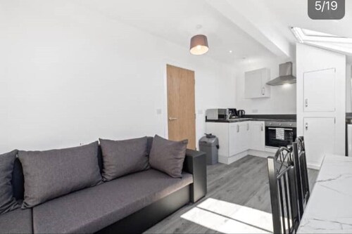 Bradford City Centre Apartment 5