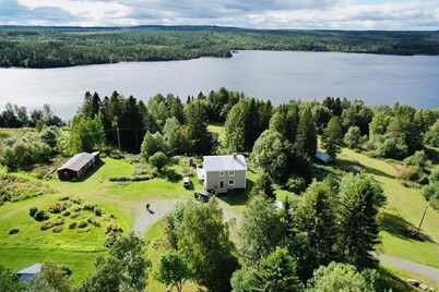Villa met Houtgestookte Hottub & Sauna aan het Meer