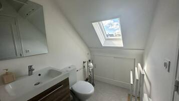 Towels, toilet paper