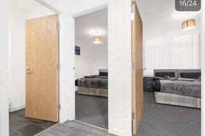 2 bedrooms, iron/ironing board, WiFi, bed sheets - Bradford City Centre Apartment 4 (Bradford)