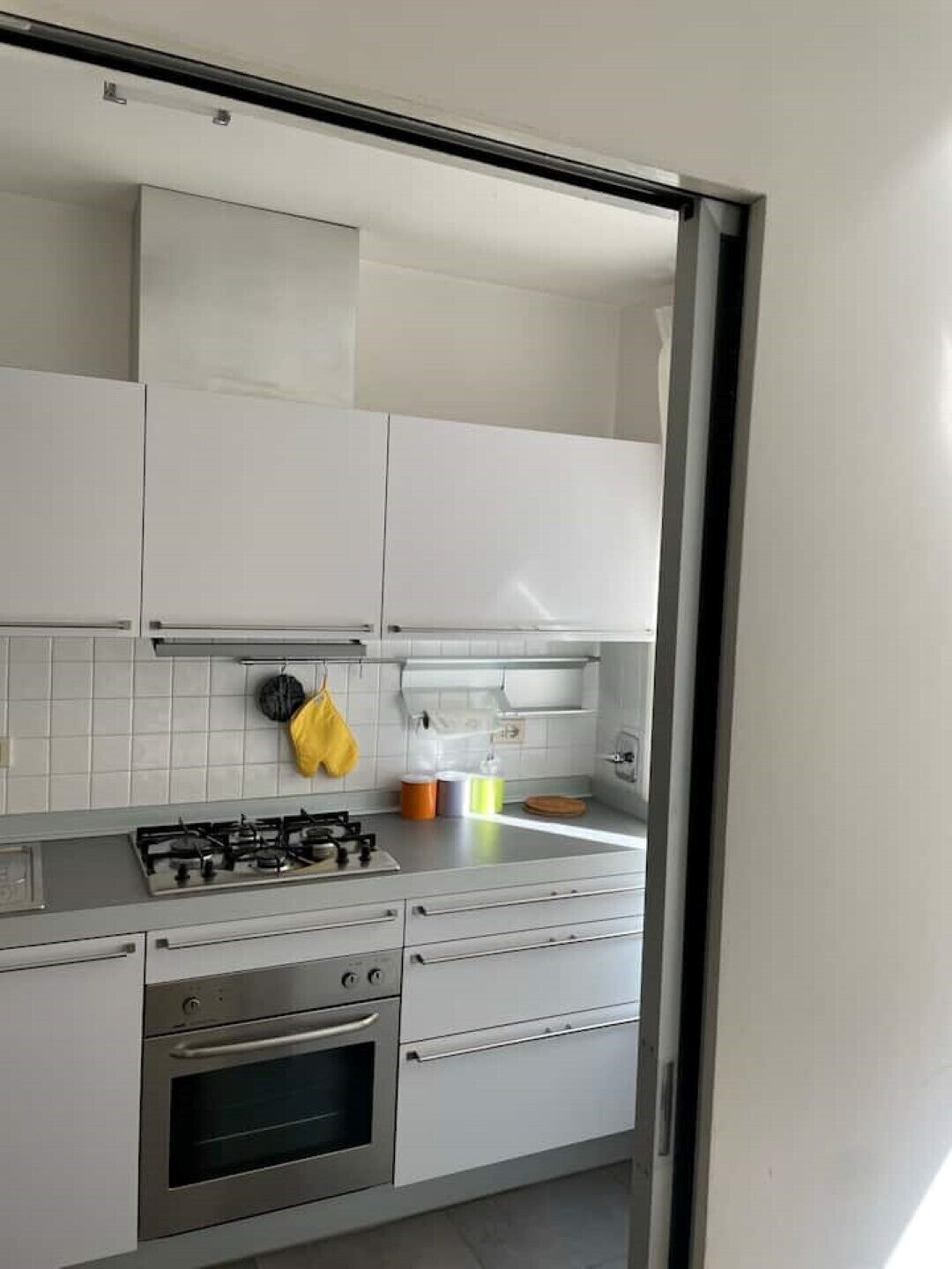 冰箱、微波炉、烤箱、炉灶