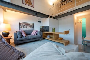 设计开间套房 | 意大利 Frette 床单、高档床上用品、羽绒被、Select Comfort 床