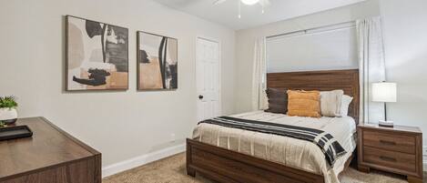 4 bedrooms, iron/ironing board, WiFi, bed sheets