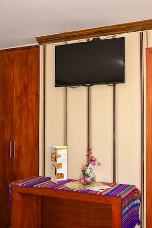 Standard Twin Room | Individually decorated, individually furnished, blackout drapes - Hotel Villa Lafayette (Quito)
