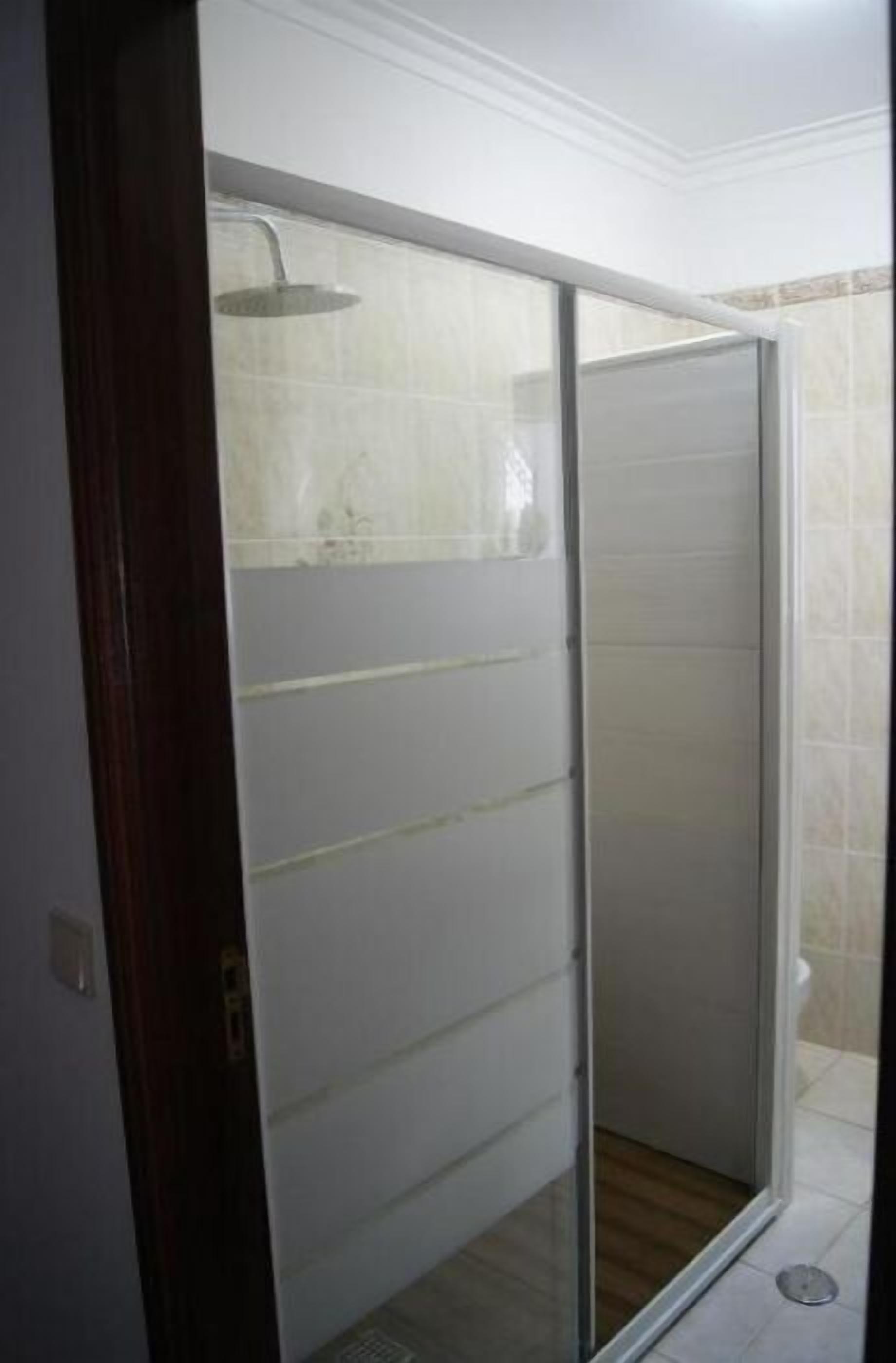 Dusche, Haartrockner, Bidet, Handtücher