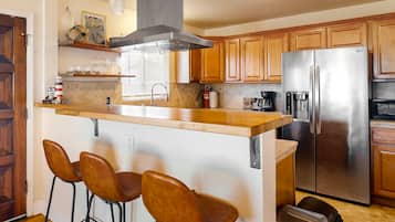 KĂŒhlschrank, Mikrowelle, Ofen, Herdplatte