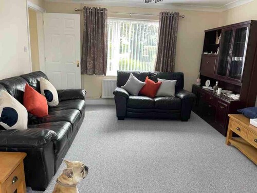 Contractors and families close to town centre
