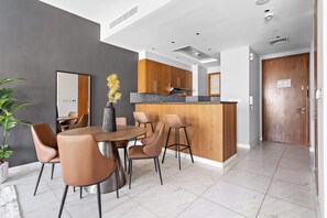 Deluxe Studio | Dining room