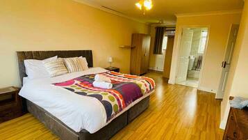 5 bedrooms, iron/ironing board, WiFi, bed sheets