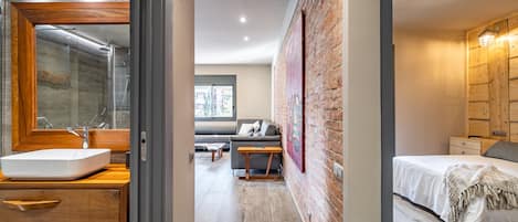 4 chambres, fer et planche à repasser, Wi-Fi, draps fournis