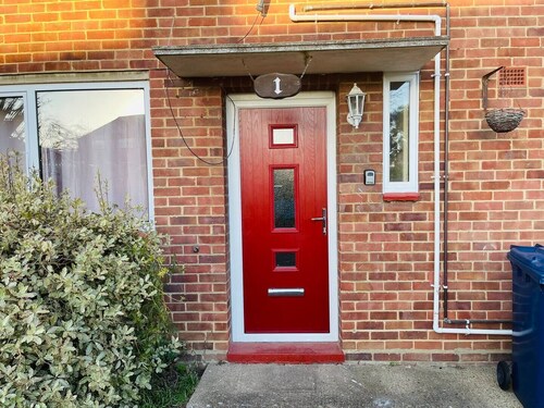 King size bed Fast Wi Fi, Garden space, parking,
