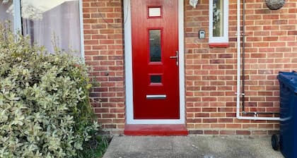 King size bed Fast Wi Fi, Garden space, parking,