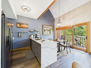 Fridge, microwave, oven, stovetop - Amazing Inside & Out! 2 Bed, Loft, Updated, HotTub (Dillon)