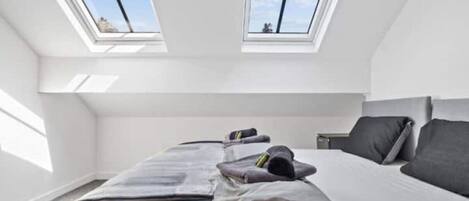 1 slaapkamer, een strijkplank/strijkijzer, wifi, beddengoed