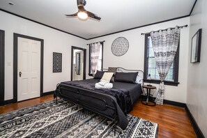 4 bedrooms, desk, iron/ironing board, travel crib