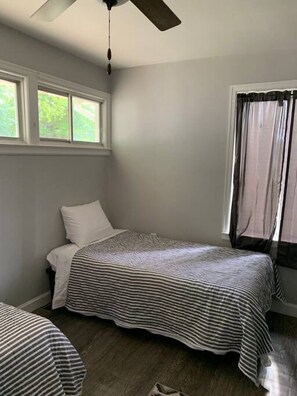 3 bedrooms, WiFi, bed sheets - Hidden Haven Cottages - The Main House (Lake City)