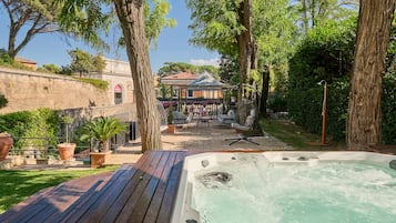 Idromassaggio all'aperto
