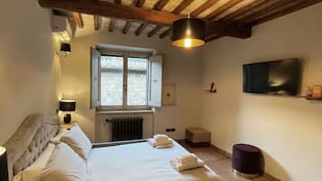 7 bedrooms, iron/ironing board, travel crib, WiFi