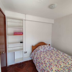 Quarto solteiro básico | Wi-Fi de cortesia