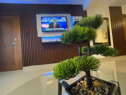 3br condo large pool 24-7 security