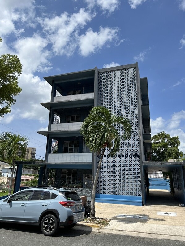 Exterior - Spacious San Juan Getaway Full-Floor Apartment Home in a central and quiet area. (San Juan)