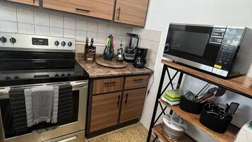 Coffee/tea maker, fridge, microwave, oven