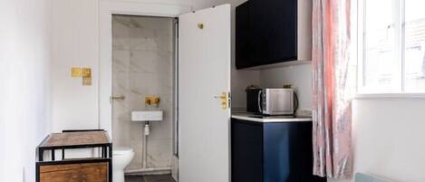 1 室のベッドルーム、WiFi、ベッドシーツ